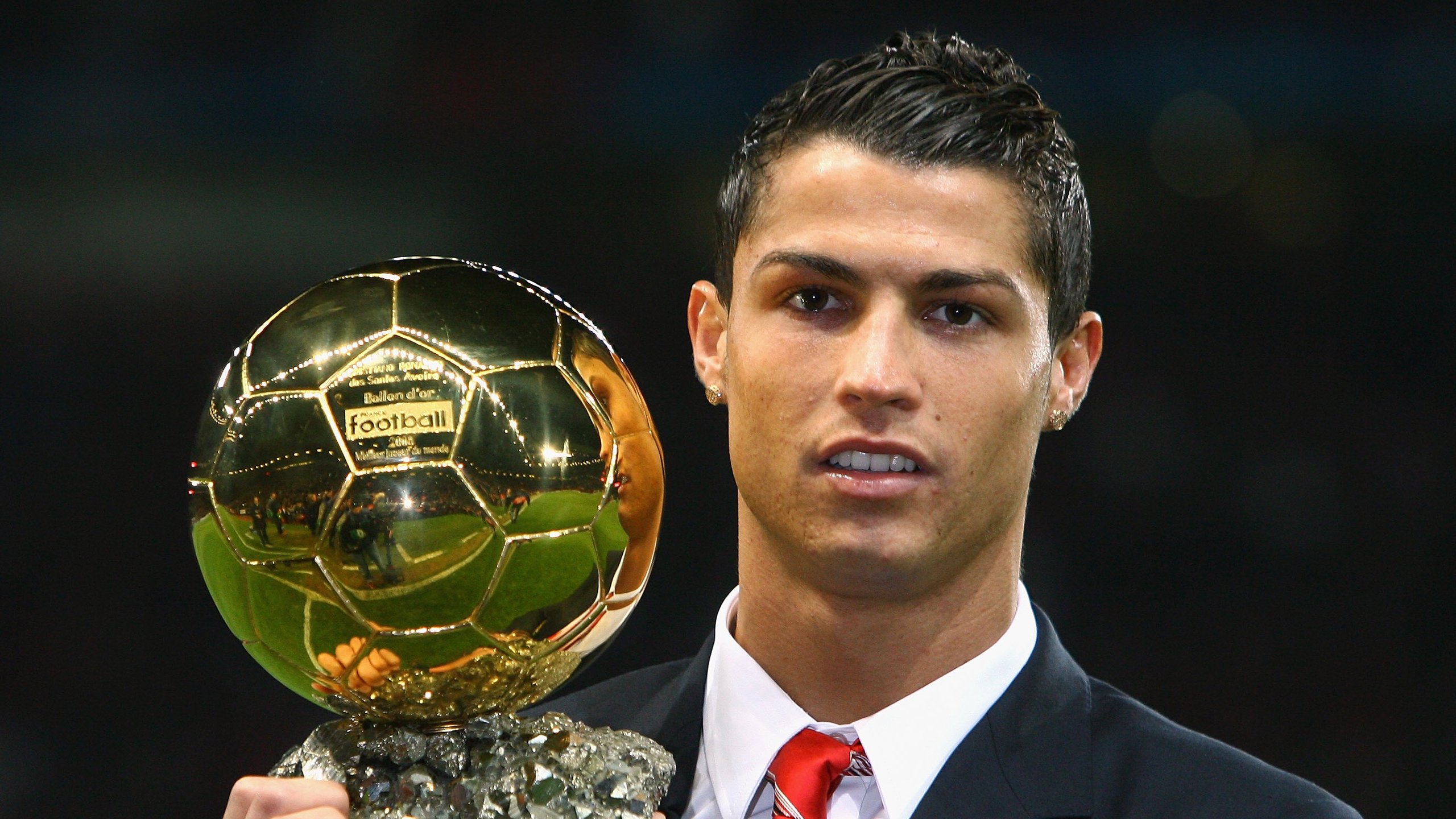 新德罗巴横空出世,利物浦青春风暴席卷足坛
